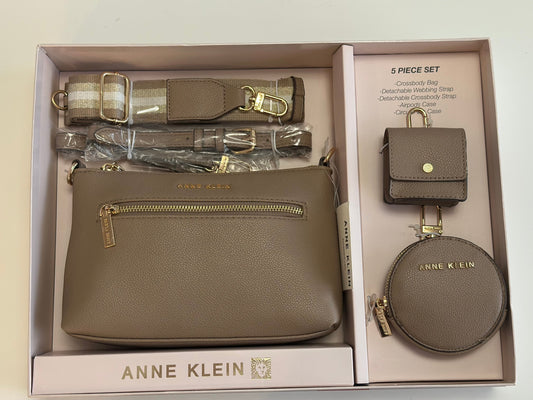Ensemble 5 pièces ANNE KLEIN - Sac et accessoires.