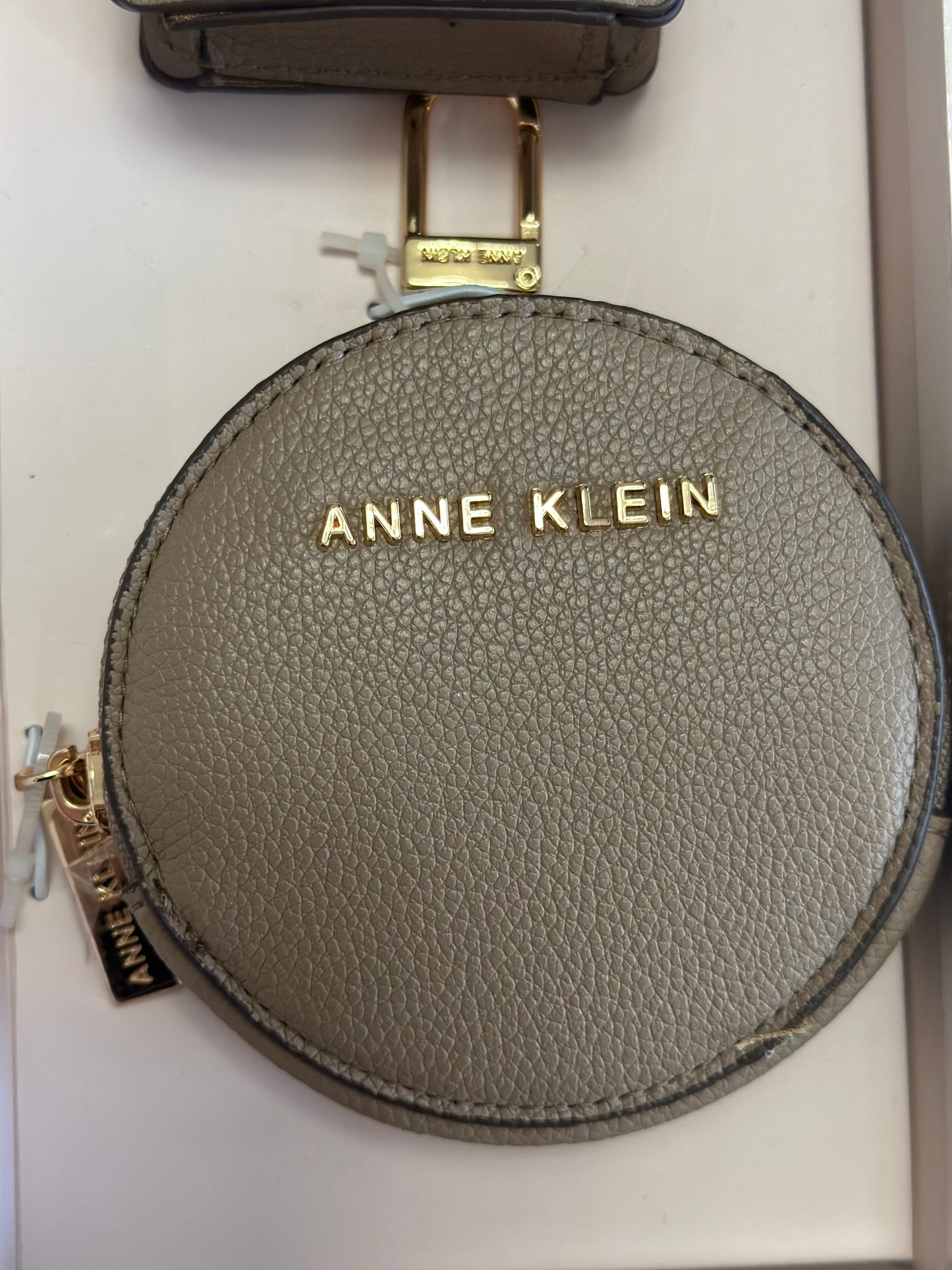 Ensemble 5 pièces ANNE KLEIN - Sac et accessoires.